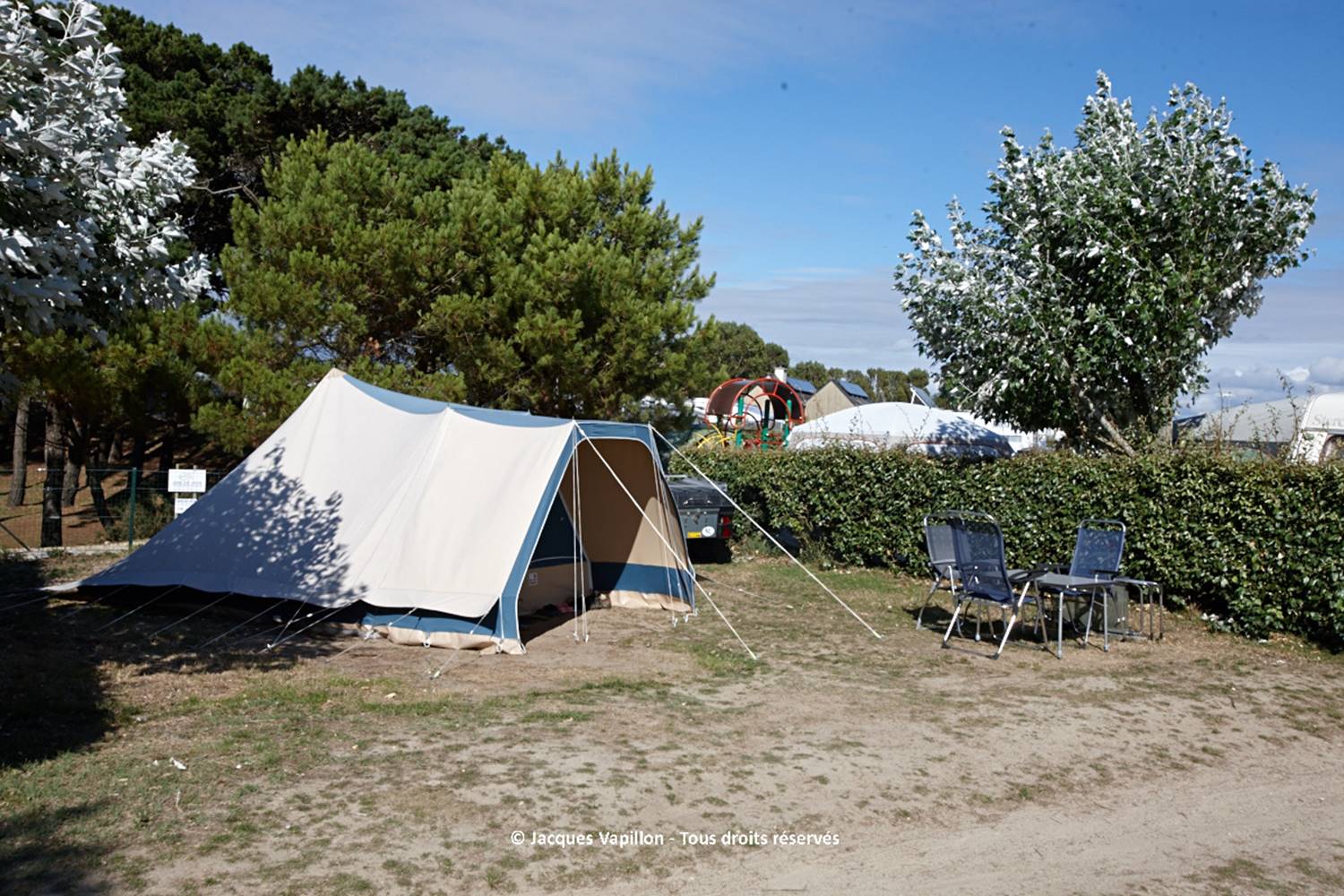 emplacement-camping-Falaise-locmariaquer-morbihan-bretagne-sud ©